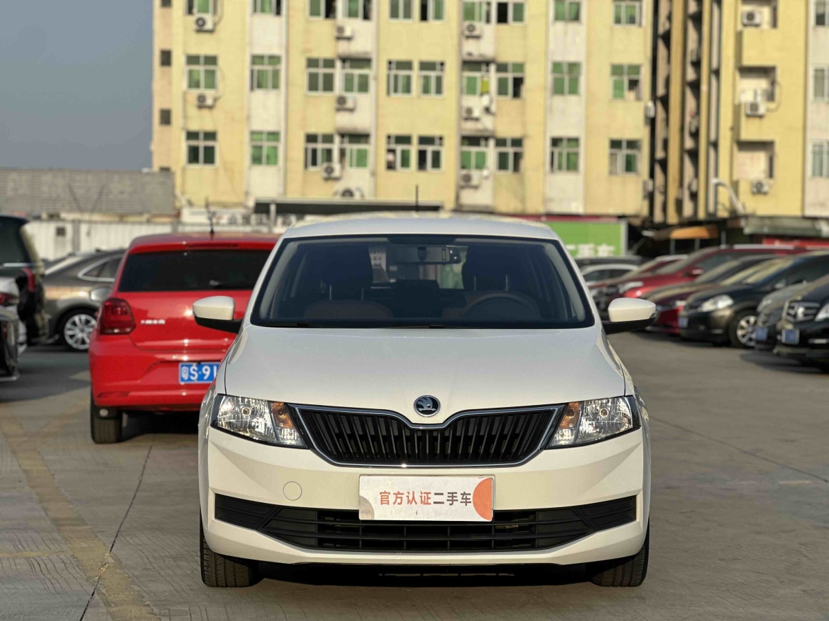 Skoda Rapid Spaceback 2019 car image #2