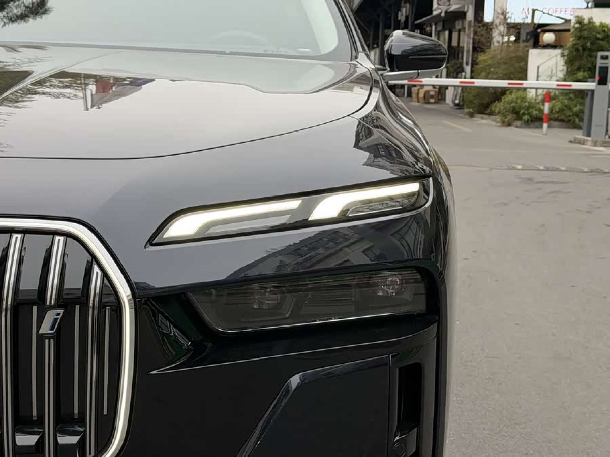 BMW i7 2023 #2 BMW i7 2023 car image #2