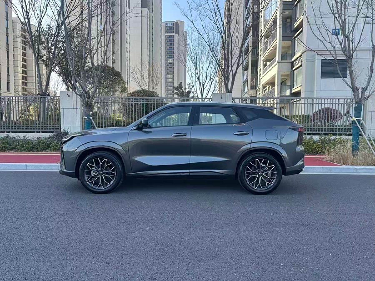 Changan UNI-Z PHEV 2025 #2 Changan UNI-Z PHEV 2025 car image #2