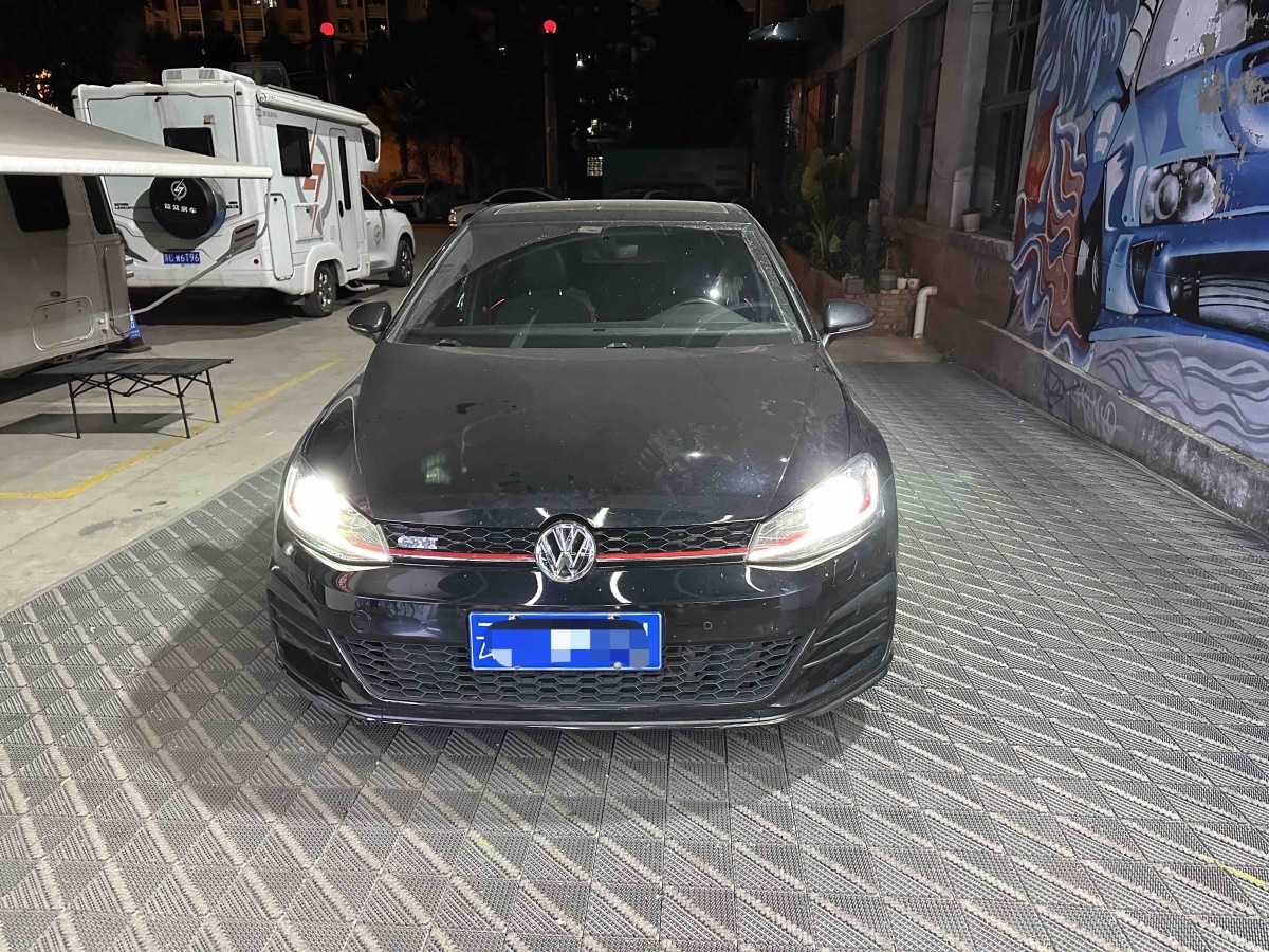 Volkswagen 2019 car image #2