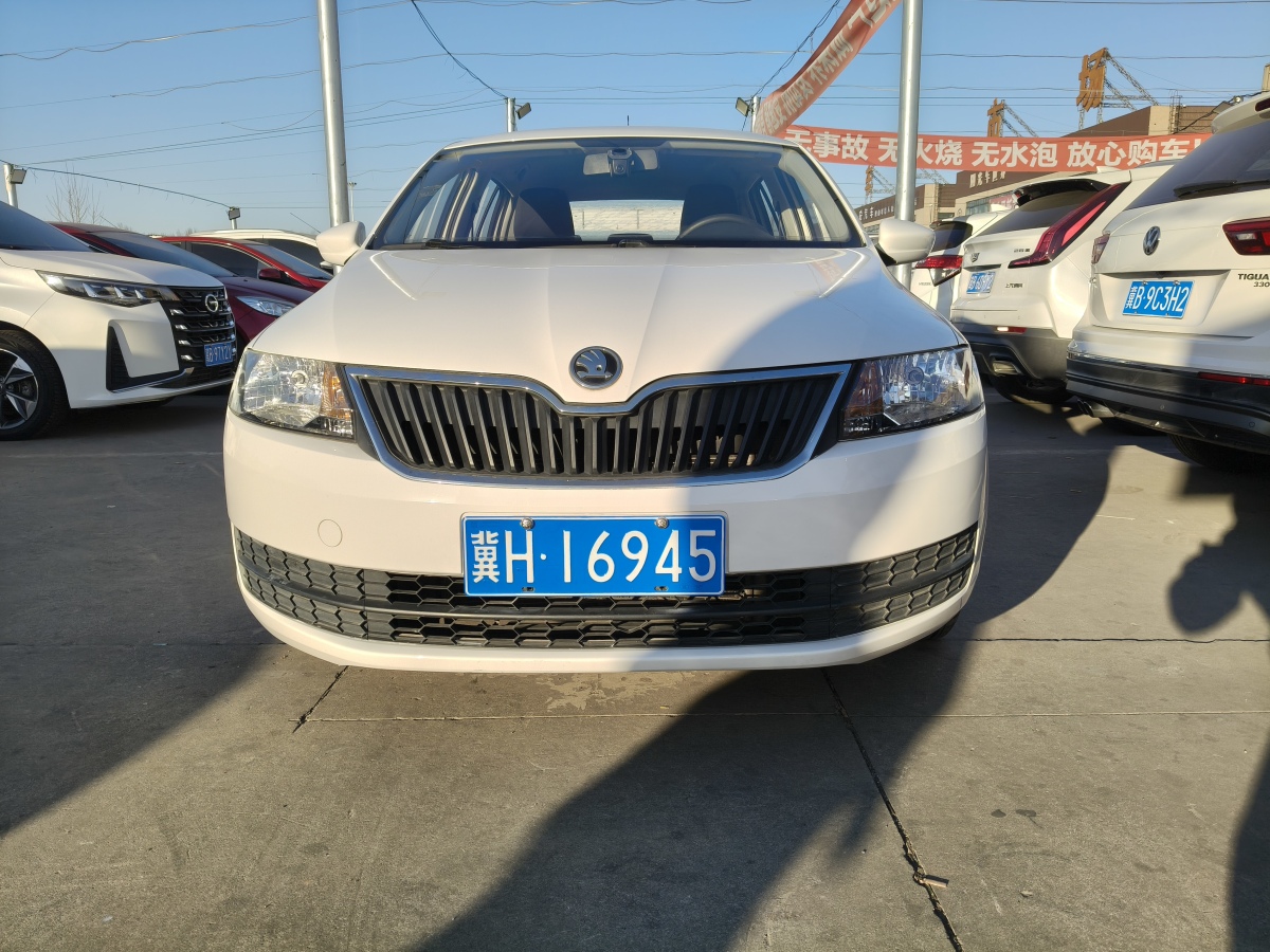 Skoda Rapid Spaceback 2017 car image #2