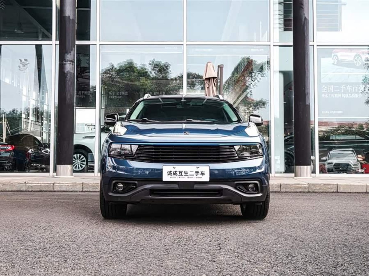 Lynk & Co 01 2018 car image #2