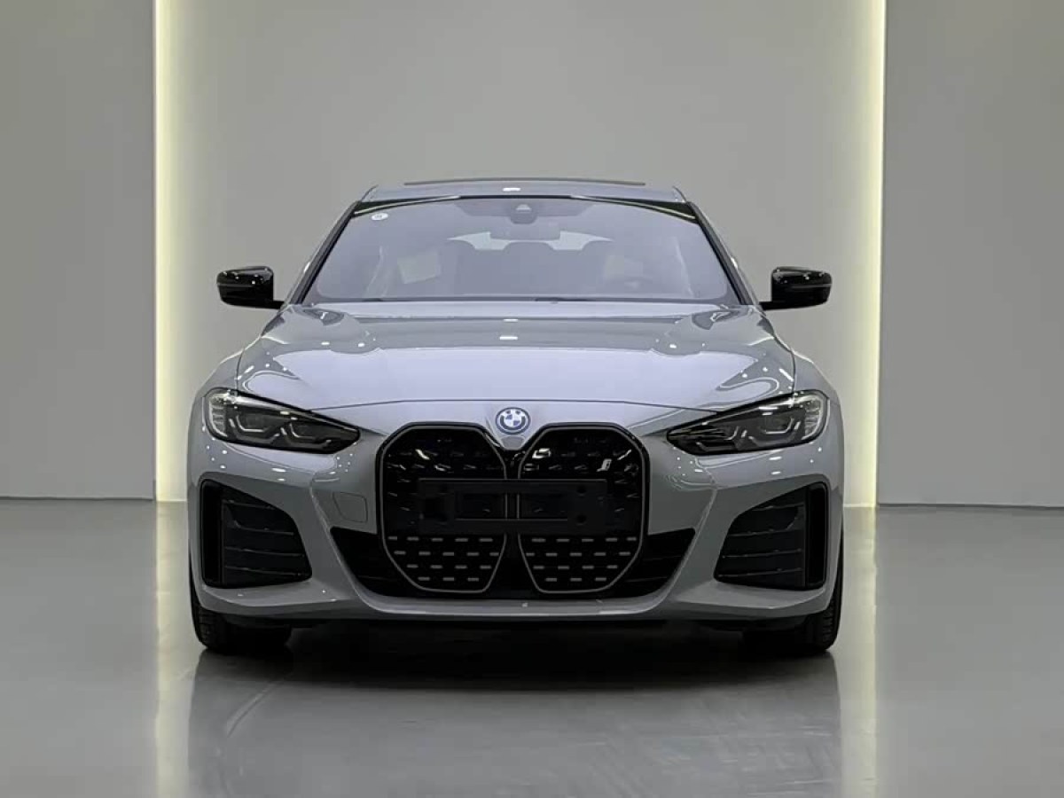 BMW i4 2025 car image #2