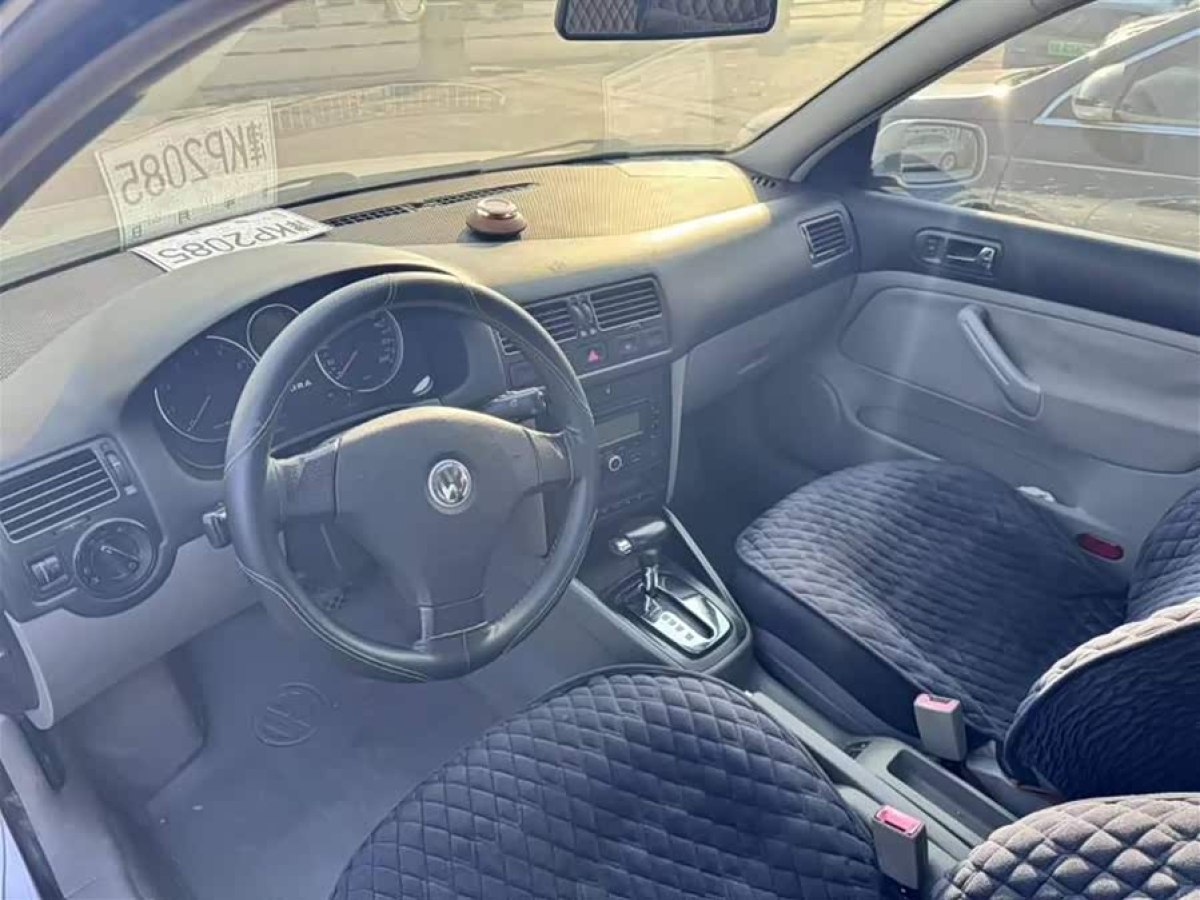 Volkswagen Bora Classic 2008 immagine di auto #2