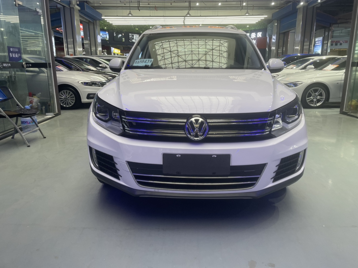 Volkswagen Tiguan 2014 car image #2