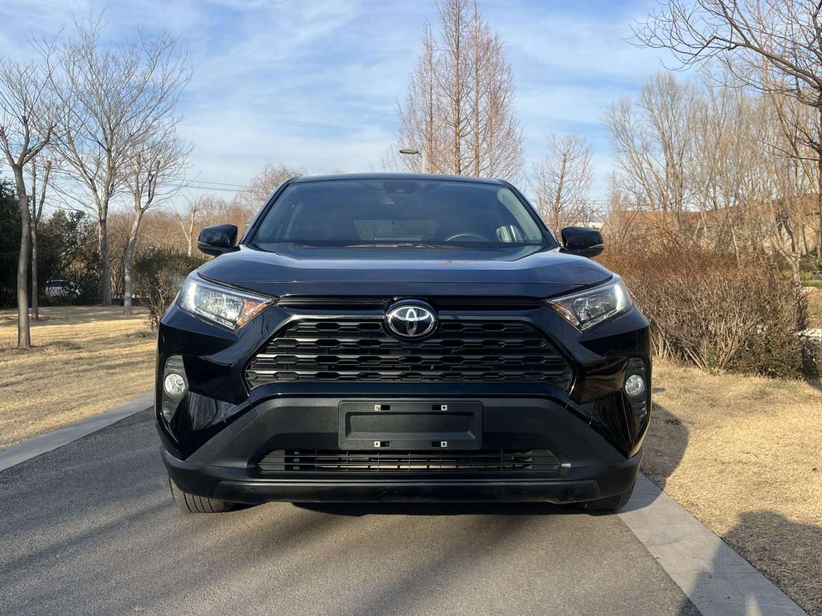 Toyota RAV4 2022 car image #2
