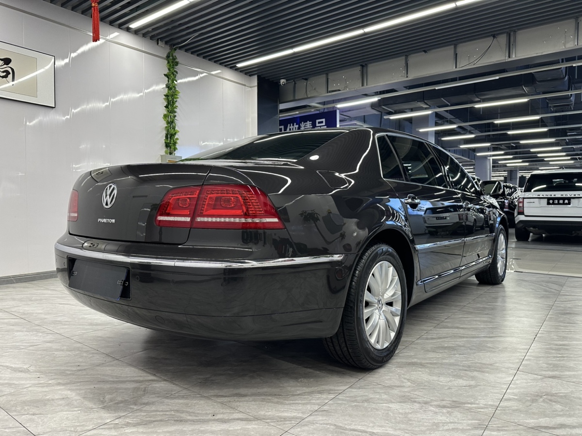 Volkswagen Pheaton 2012 immagine di auto #2