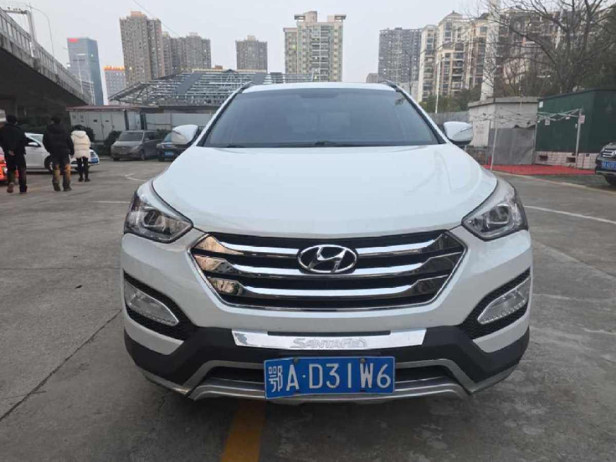 Hyundai Santa Fe 2014 car image #2