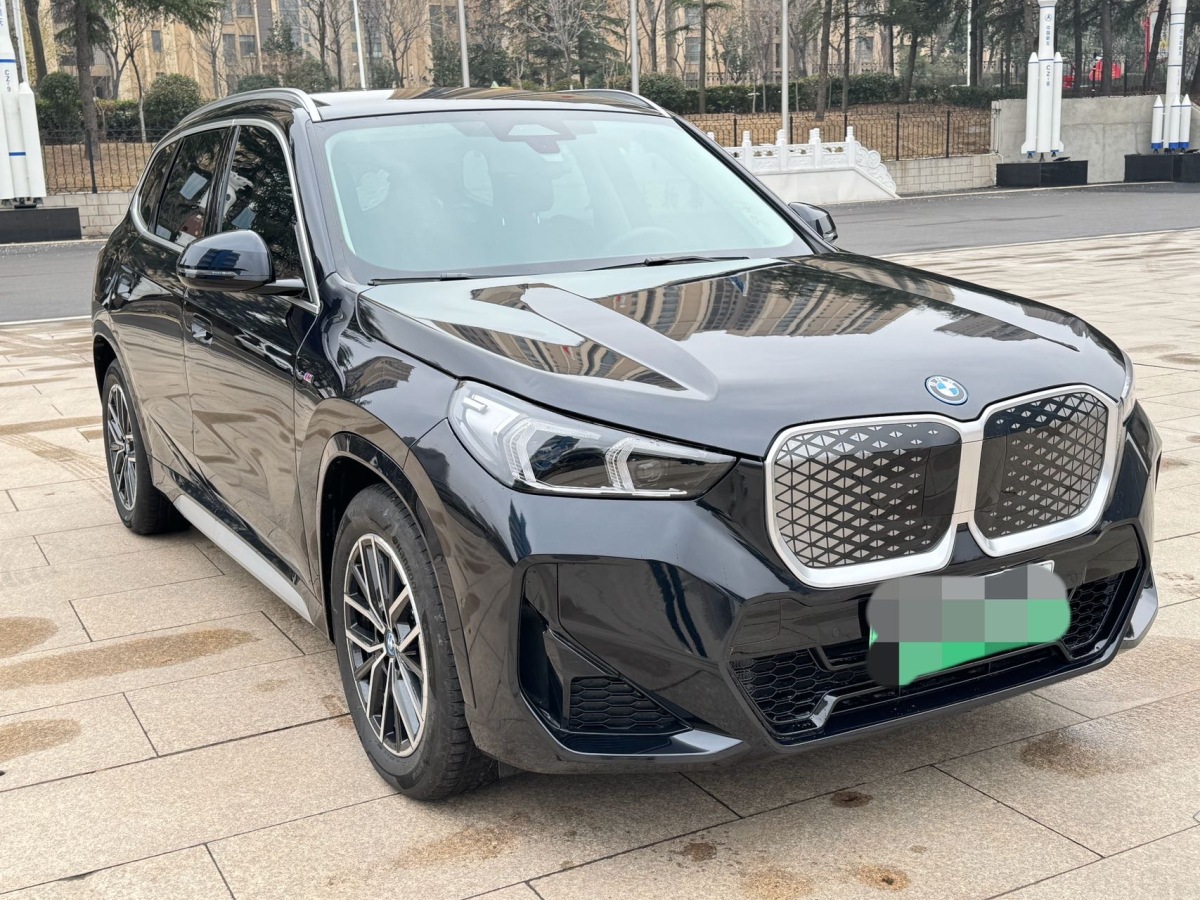 BMW iX1 2025 #2 BMW iX1 2025 صورة سيارة #2