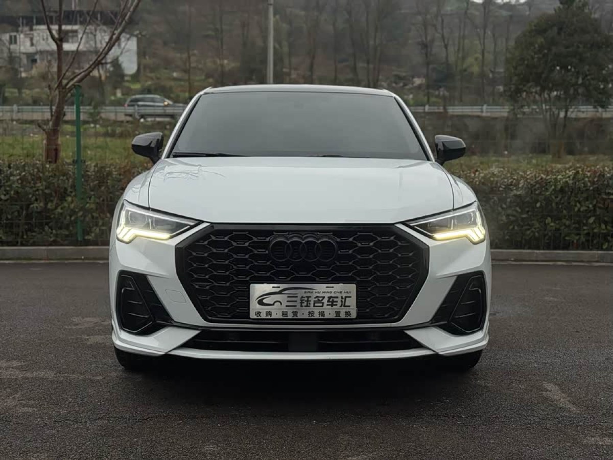 Audi Q3 2022 car image #2