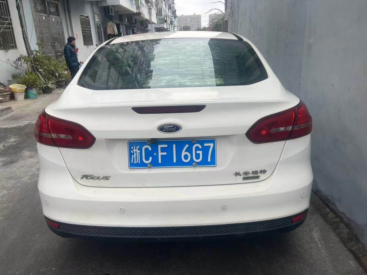 Ford Focus 2014 car image #2