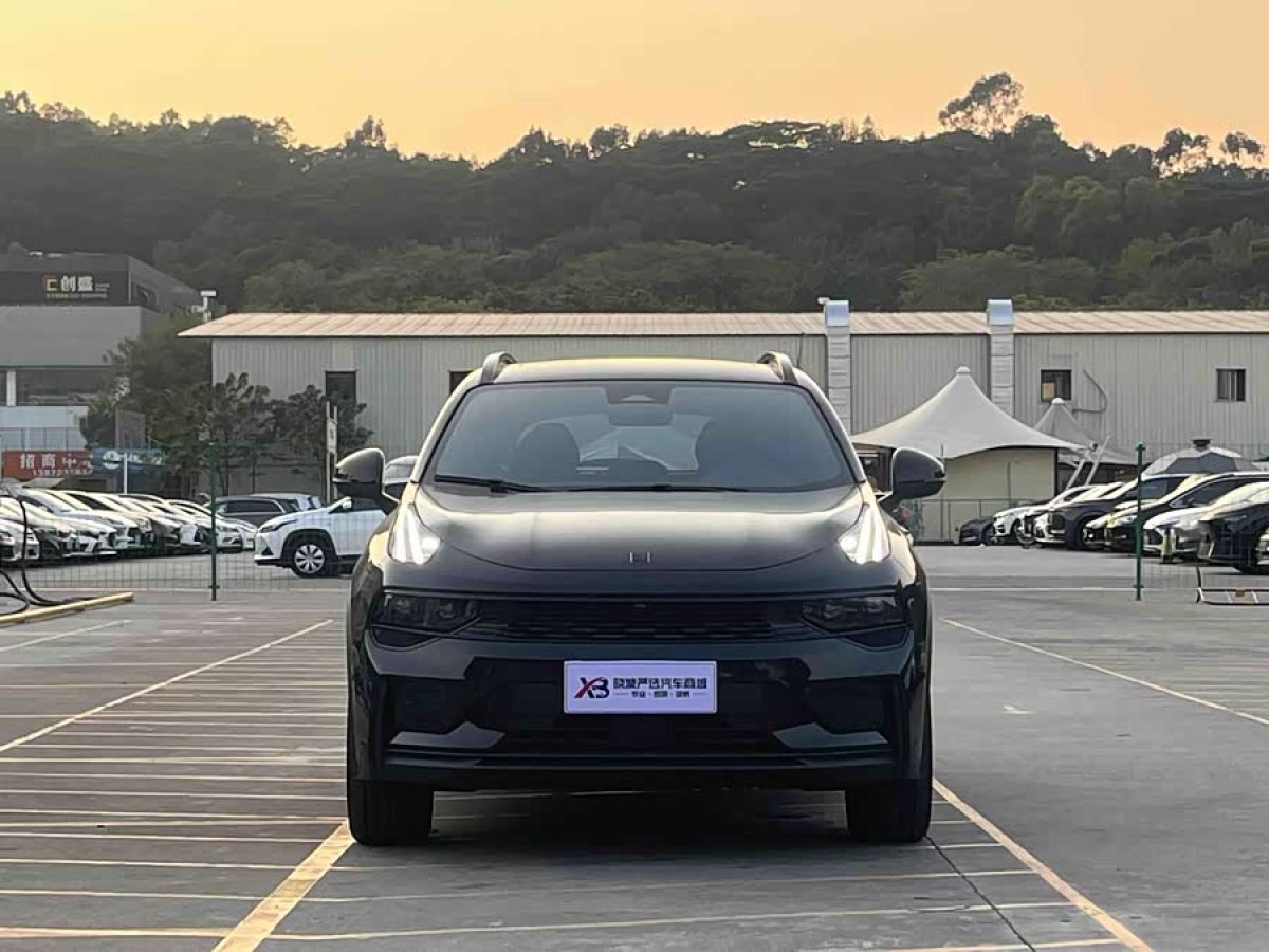 Lynk & Co 01 EM-P 2022 car image #2