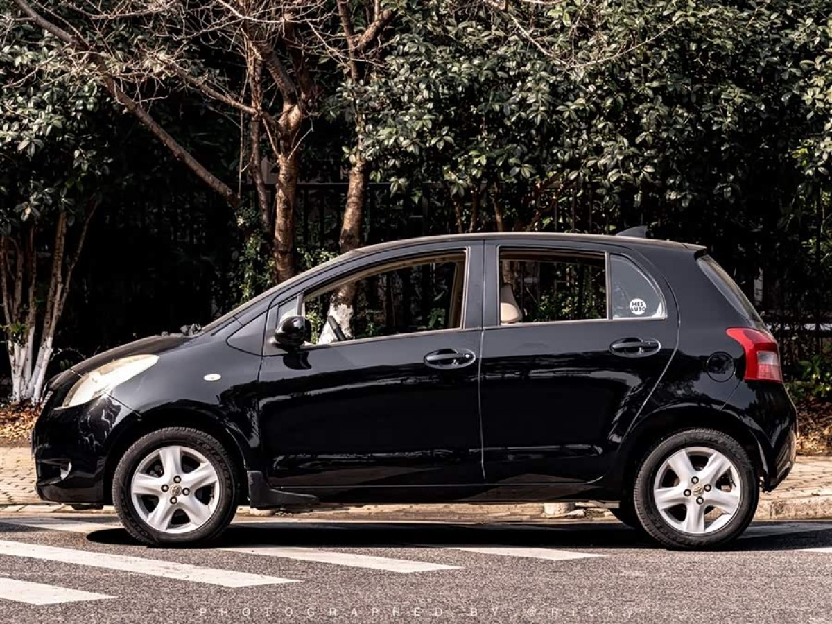 Toyota Yaris 2010 imagem de carro #2