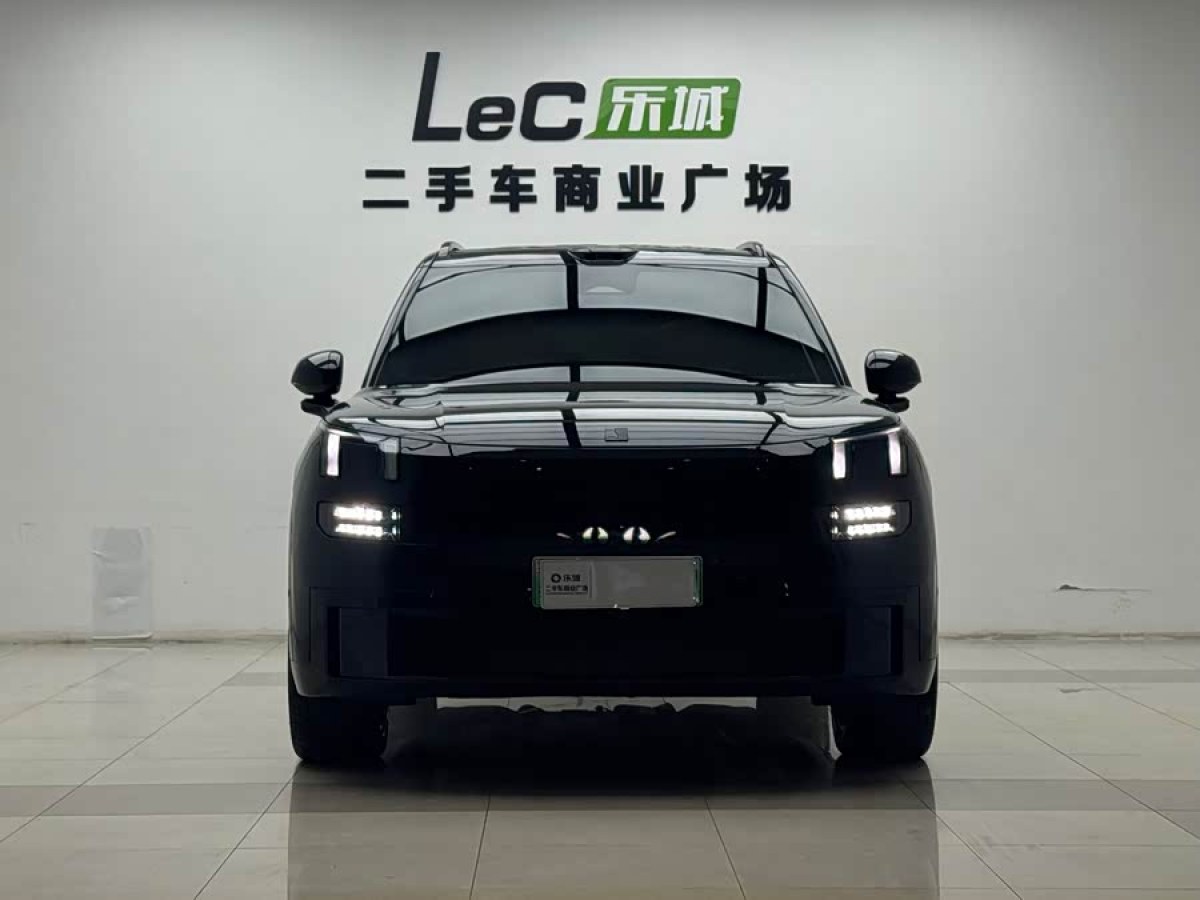 Lynk & Co 900 2025 car image #2