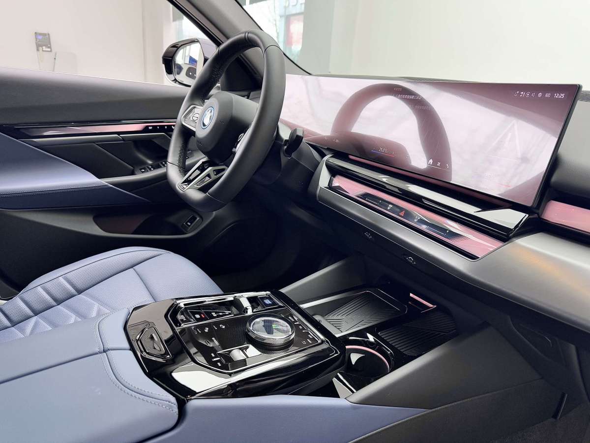 BMW i5 2025 car image #2