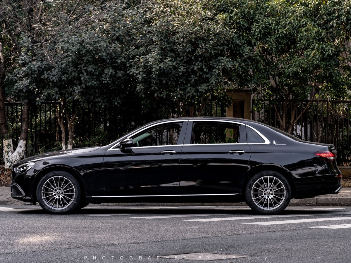Mercedes-Benz 2023 car image #2
