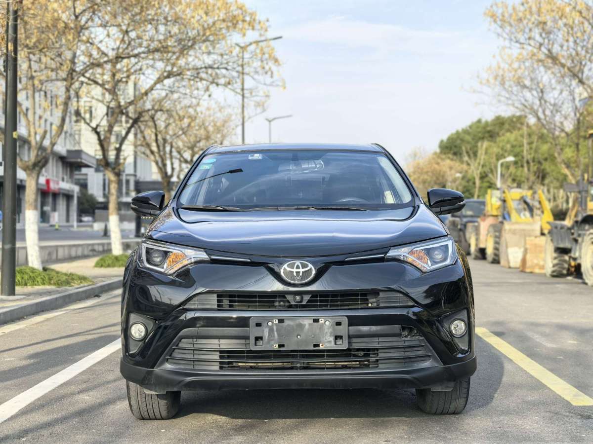 Toyota RAV4 2019 #2 Toyota RAV4 2019 car image #2