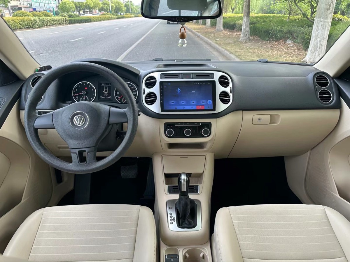 Volkswagen Tiguan 2016 car image #2
