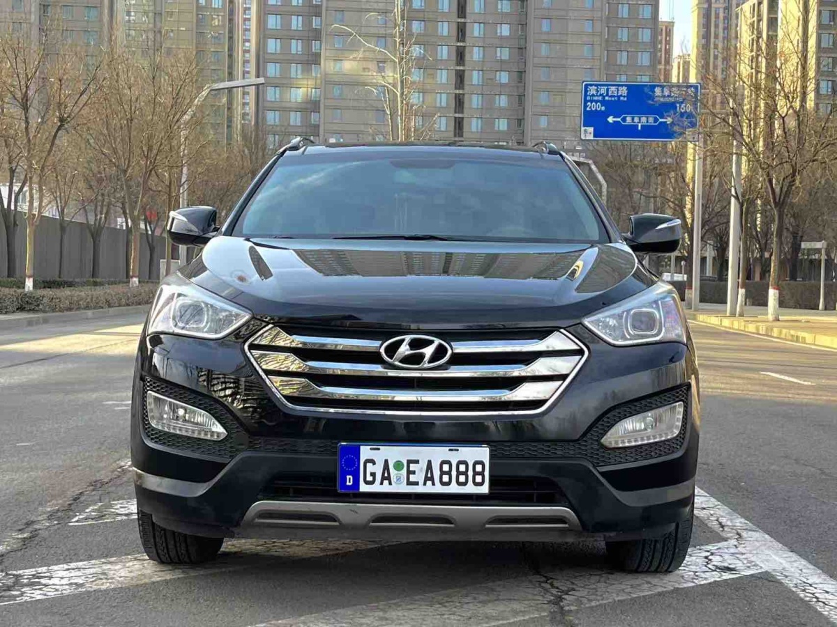 Hyundai Santa Fe 2013 car image #2