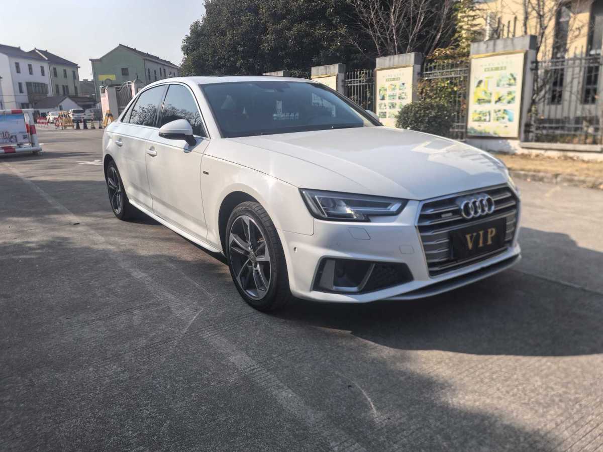 Audi A4L 2020 car image #2