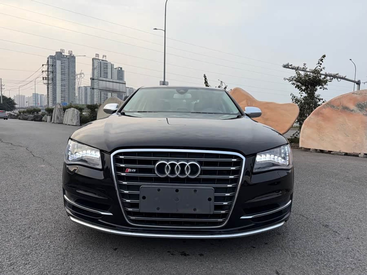 Audi S8 2014 car image #2