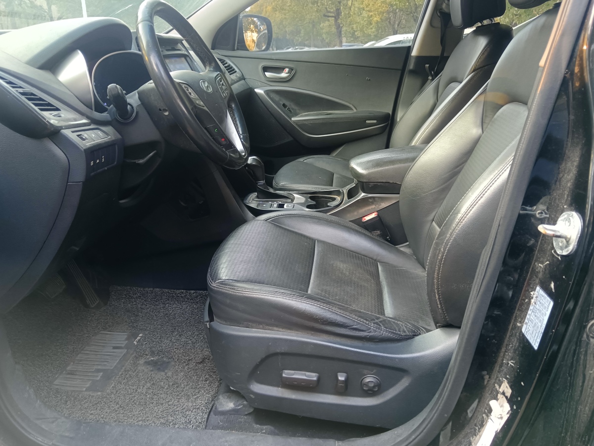 Hyundai Santa Fe 2014 car image #2