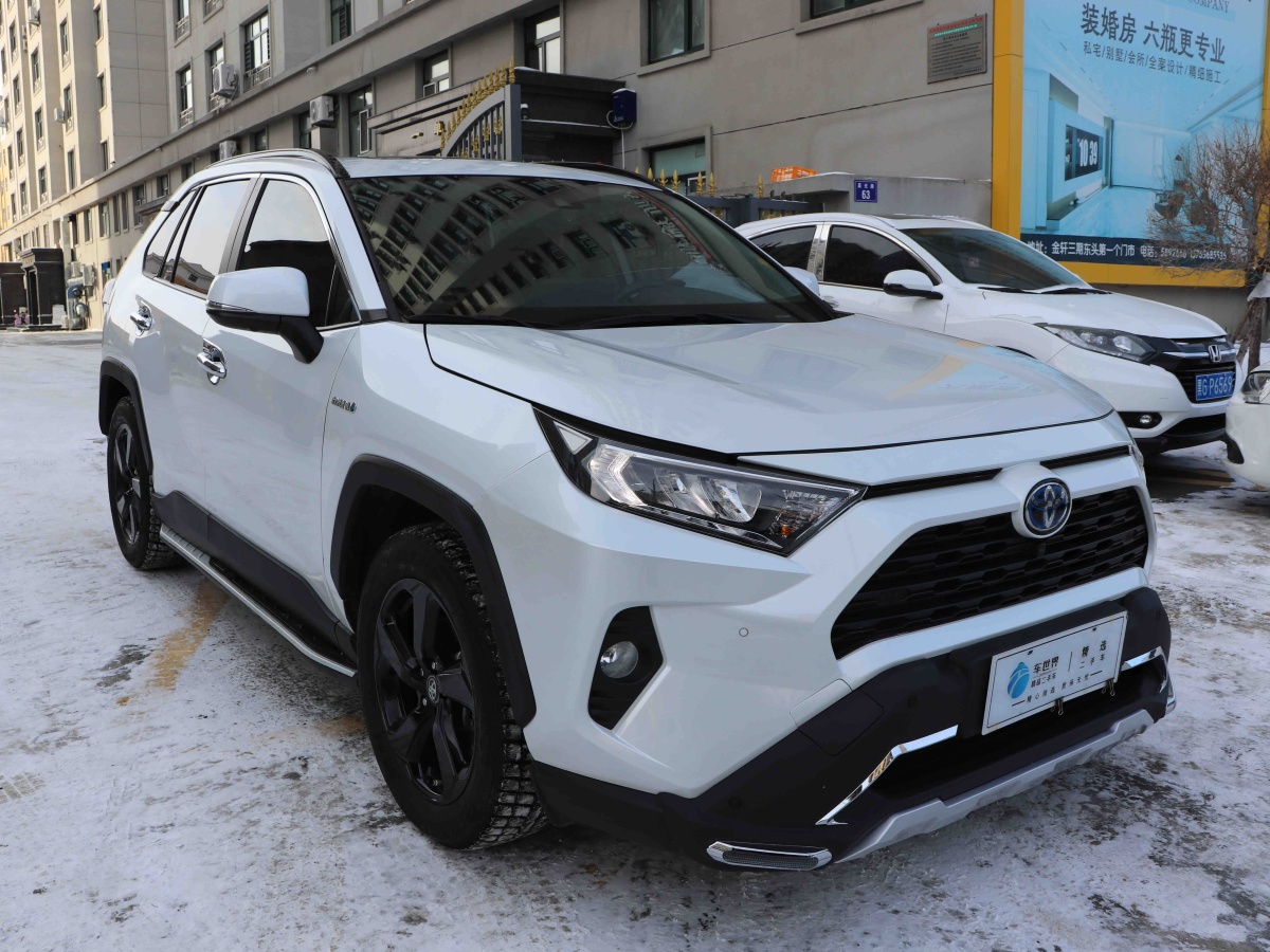 Toyota RAV4 2023 car image #2