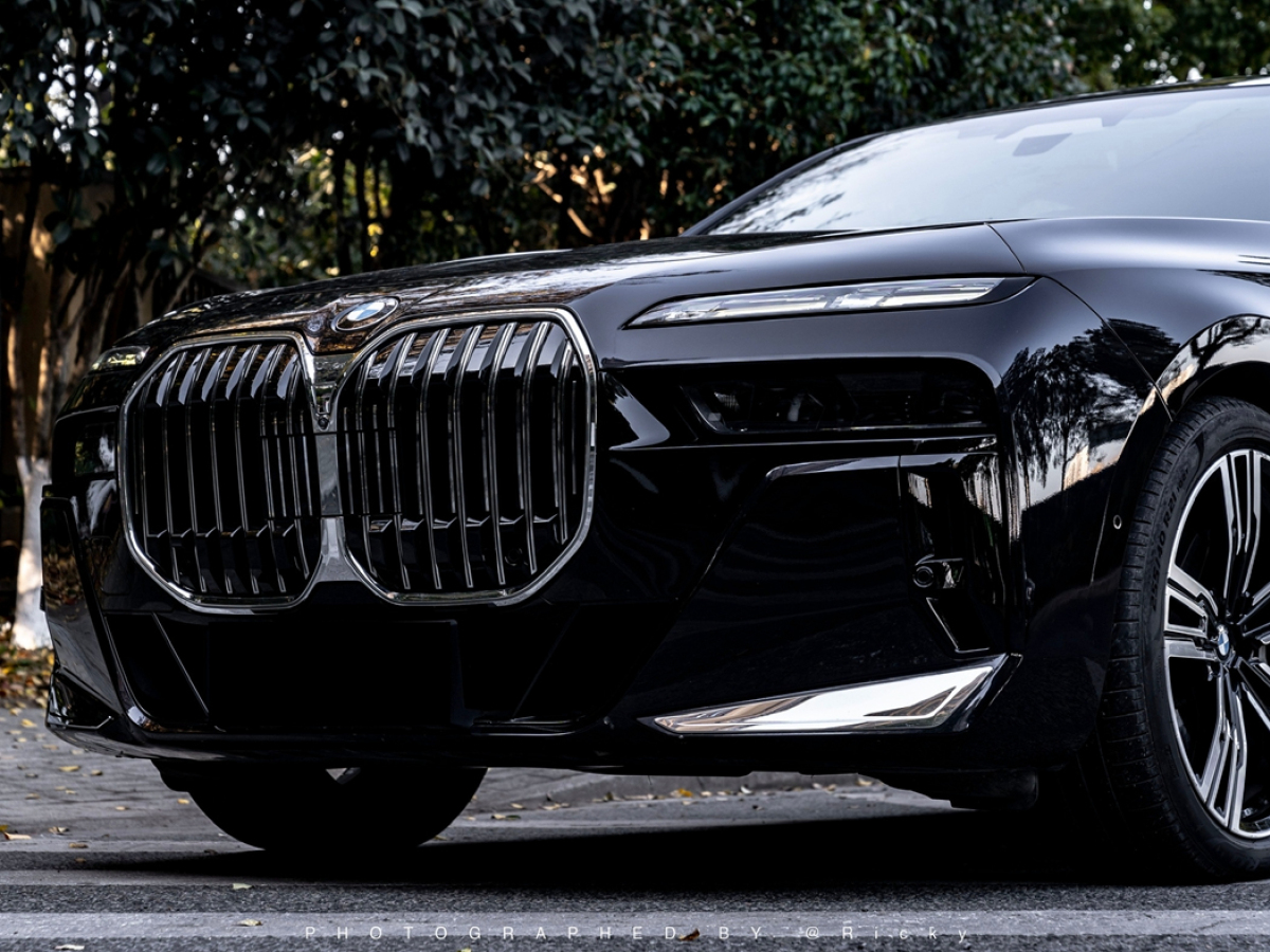 BMW 7 Series 2023 car image #2