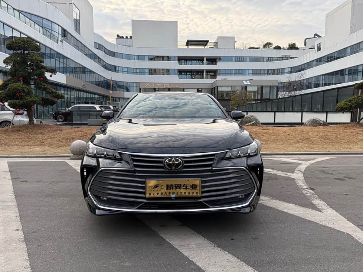 Toyota Avalon 2020 car image #2