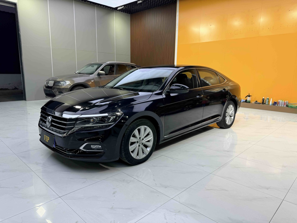 Volkswagen Passat 2019 car image #2
