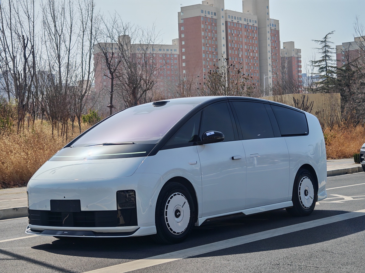 理想汽车 理想MEGA 2025 汽车图片 #2