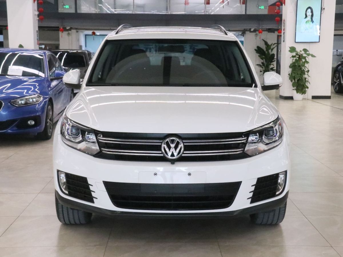 Volkswagen Tiguan 2018 immagine di auto #2