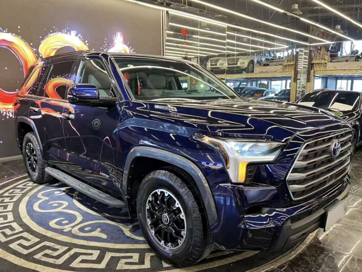 Toyota Sequoia 2023 car image #2