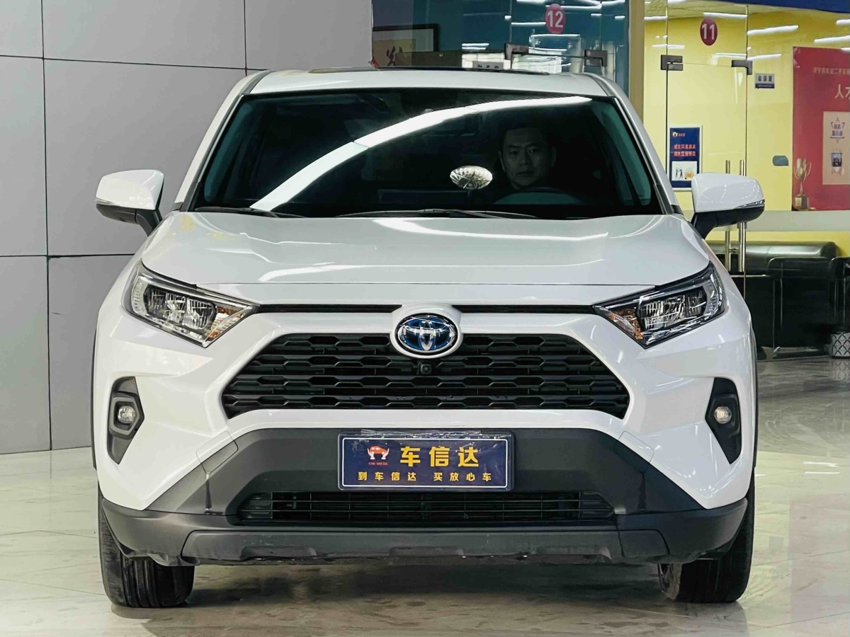 Toyota RAV4 2024 car image #2