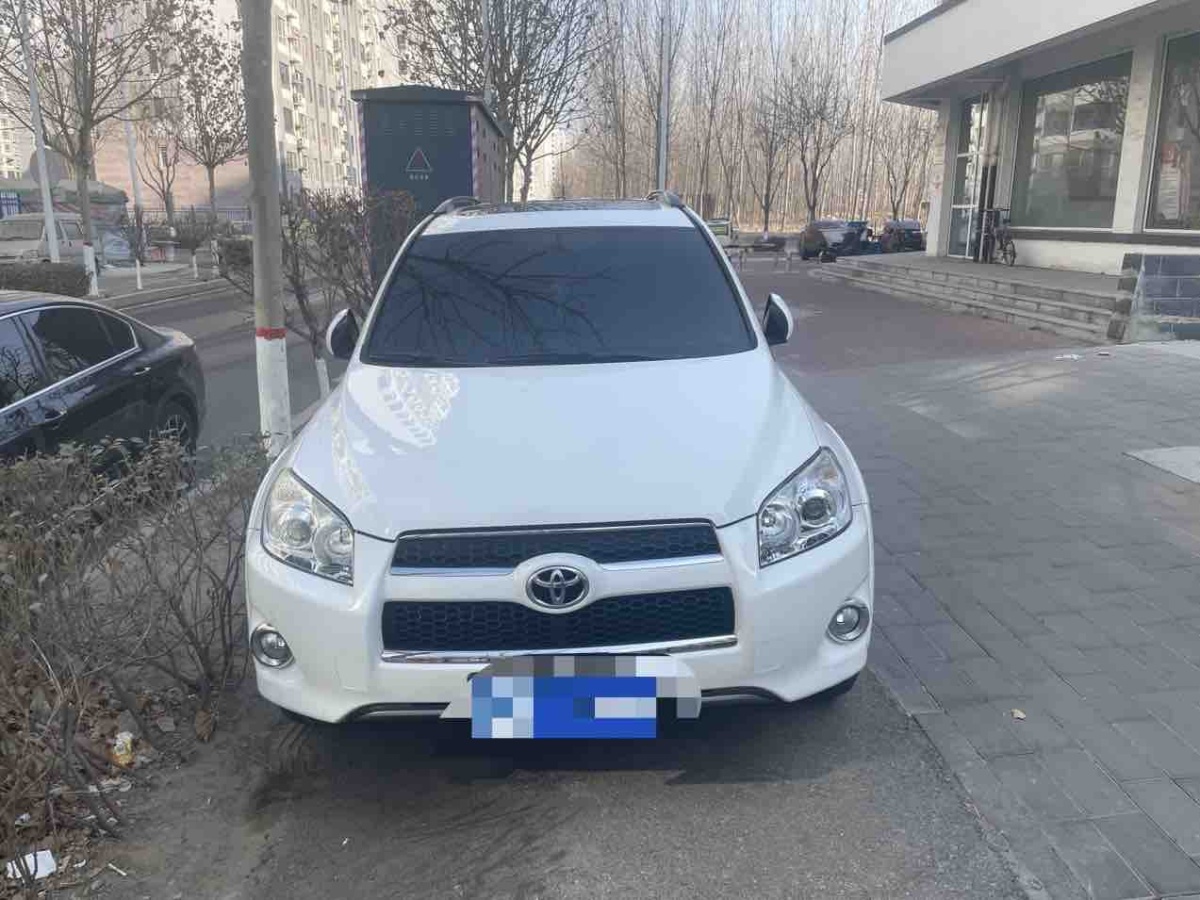 Toyota RAV4 2012 car image #2