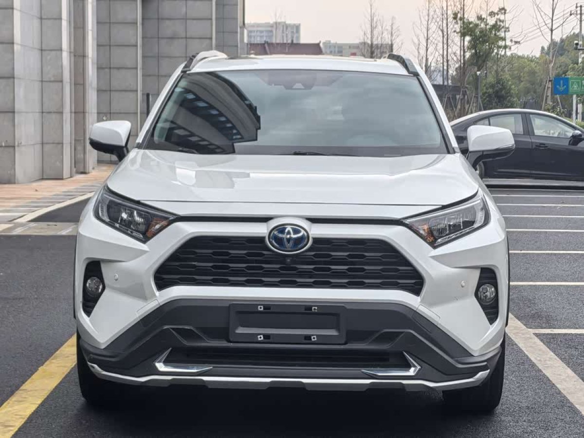Toyota RAV4 Hybird E+ 2021 immagine di auto #2