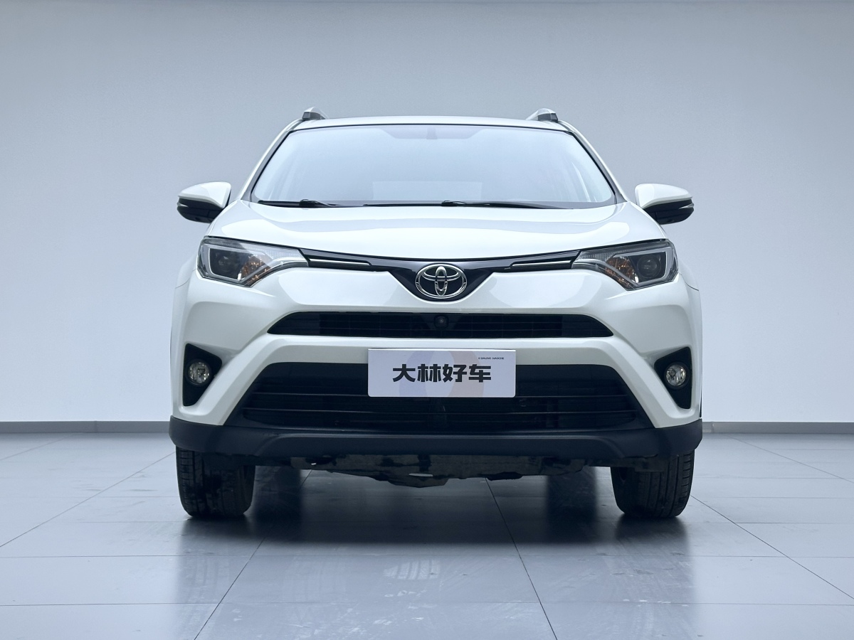 Toyota RAV4 2018 car image #2
