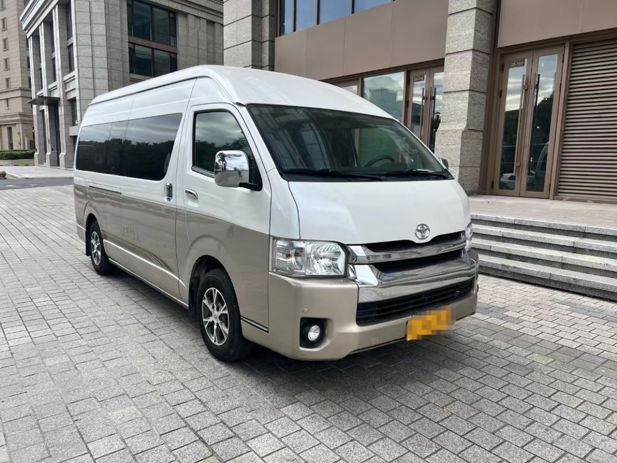 Toyota 2015 car image #2