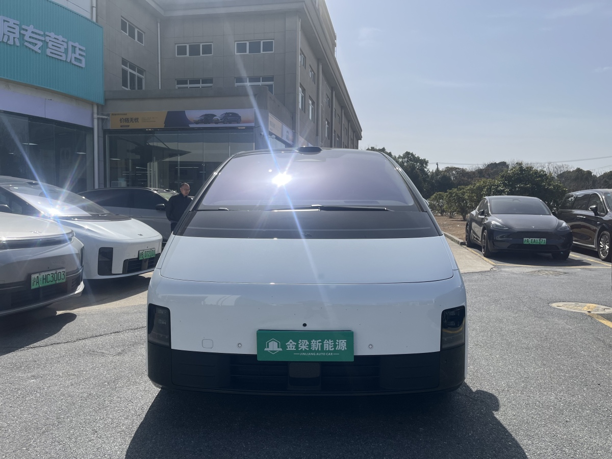 理想汽车 理想MEGA 2025 汽车图片 #2