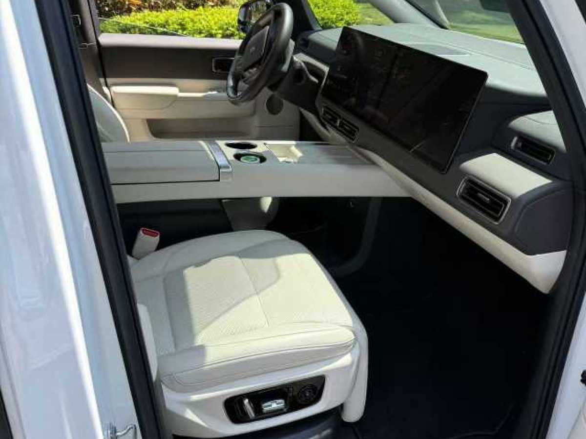 理想汽车 理想MEGA 2024 汽车图片 #2