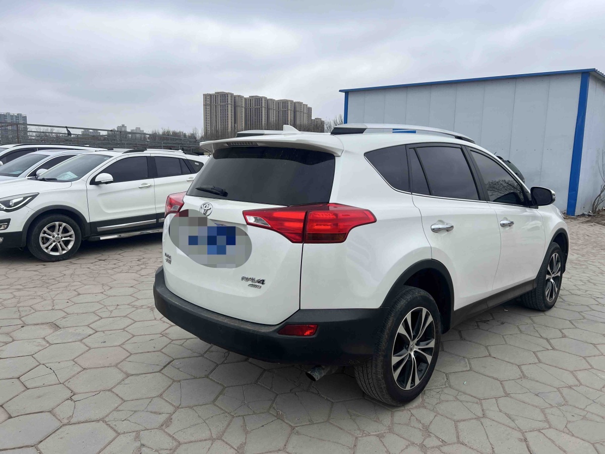 Toyota RAV4 2015 car image #2