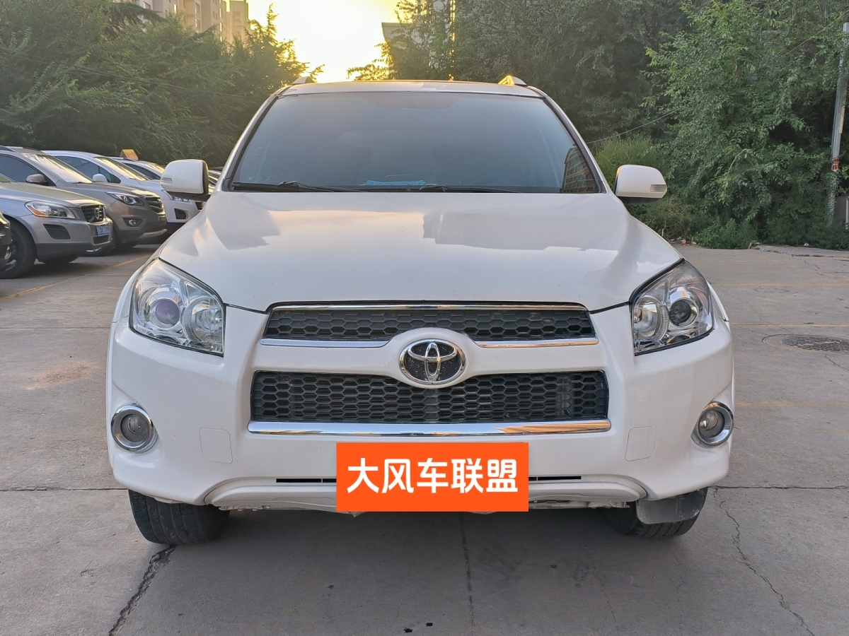 Toyota 2013 car image #2