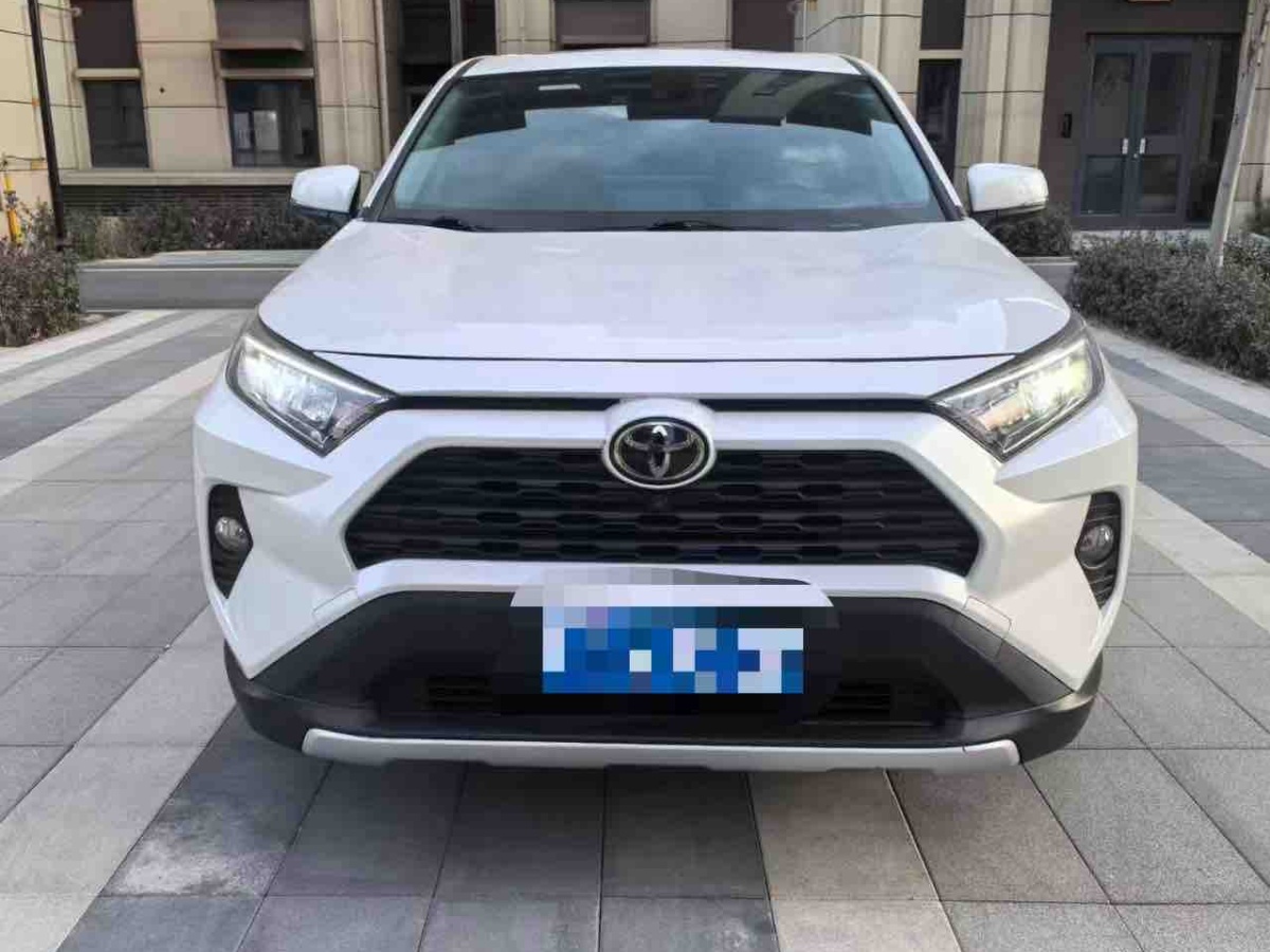 Toyota RAV4 2020 изображение автомобиля #2