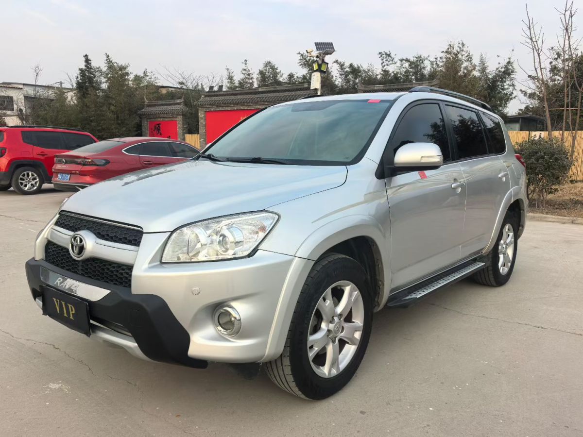 Toyota RAV4 2012 immagine di auto #2