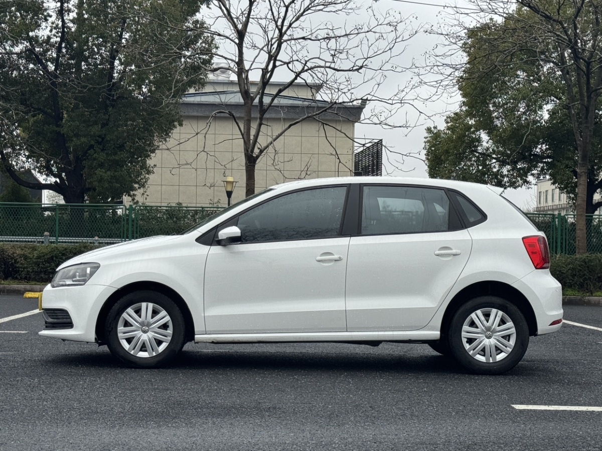 Volkswagen Polo 2018 car image #2