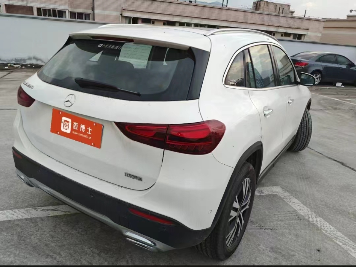 Mercedes-Benz GLA Class 2025 car image #2