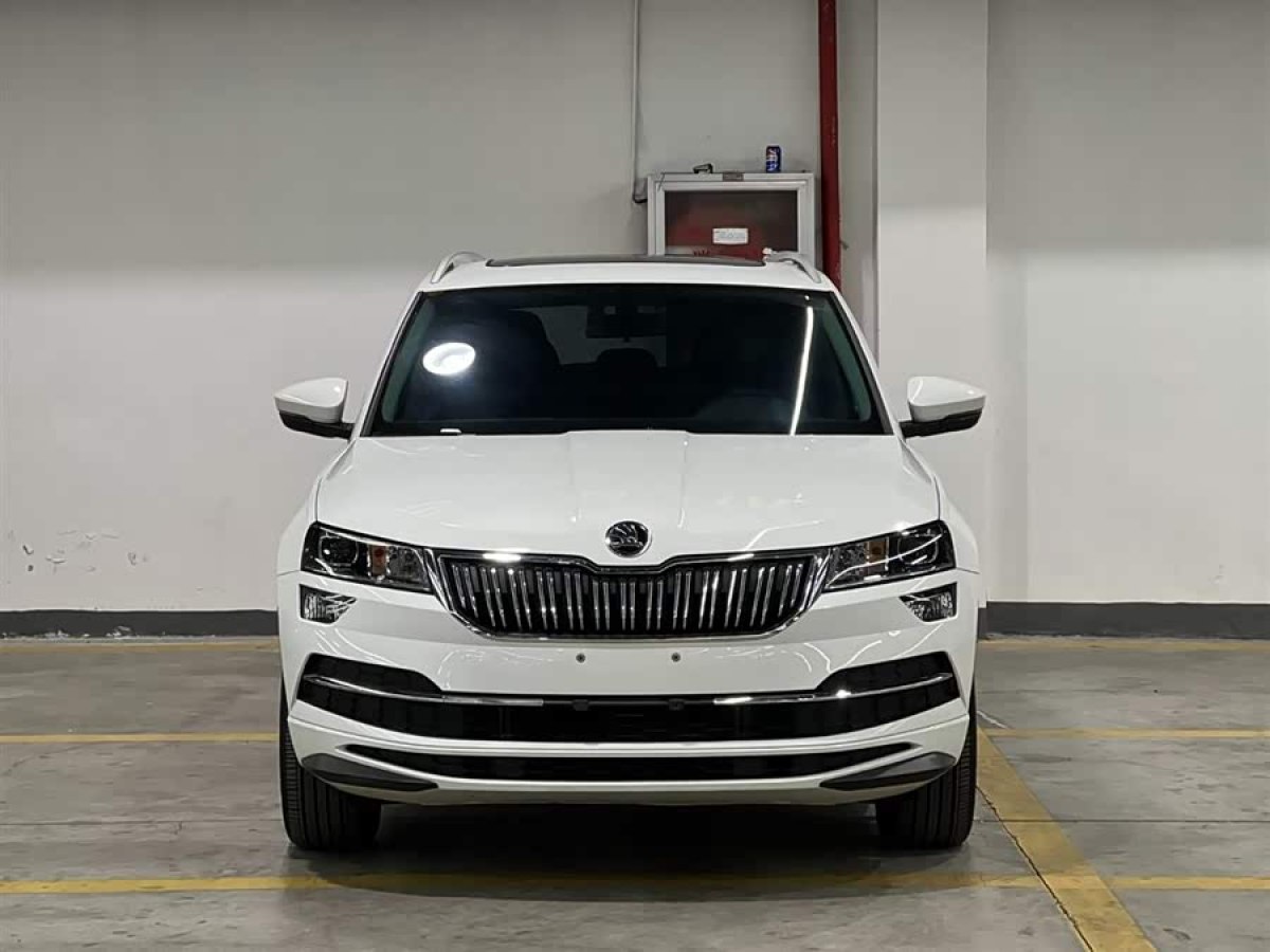 Skoda Karoq 2023 car image #2