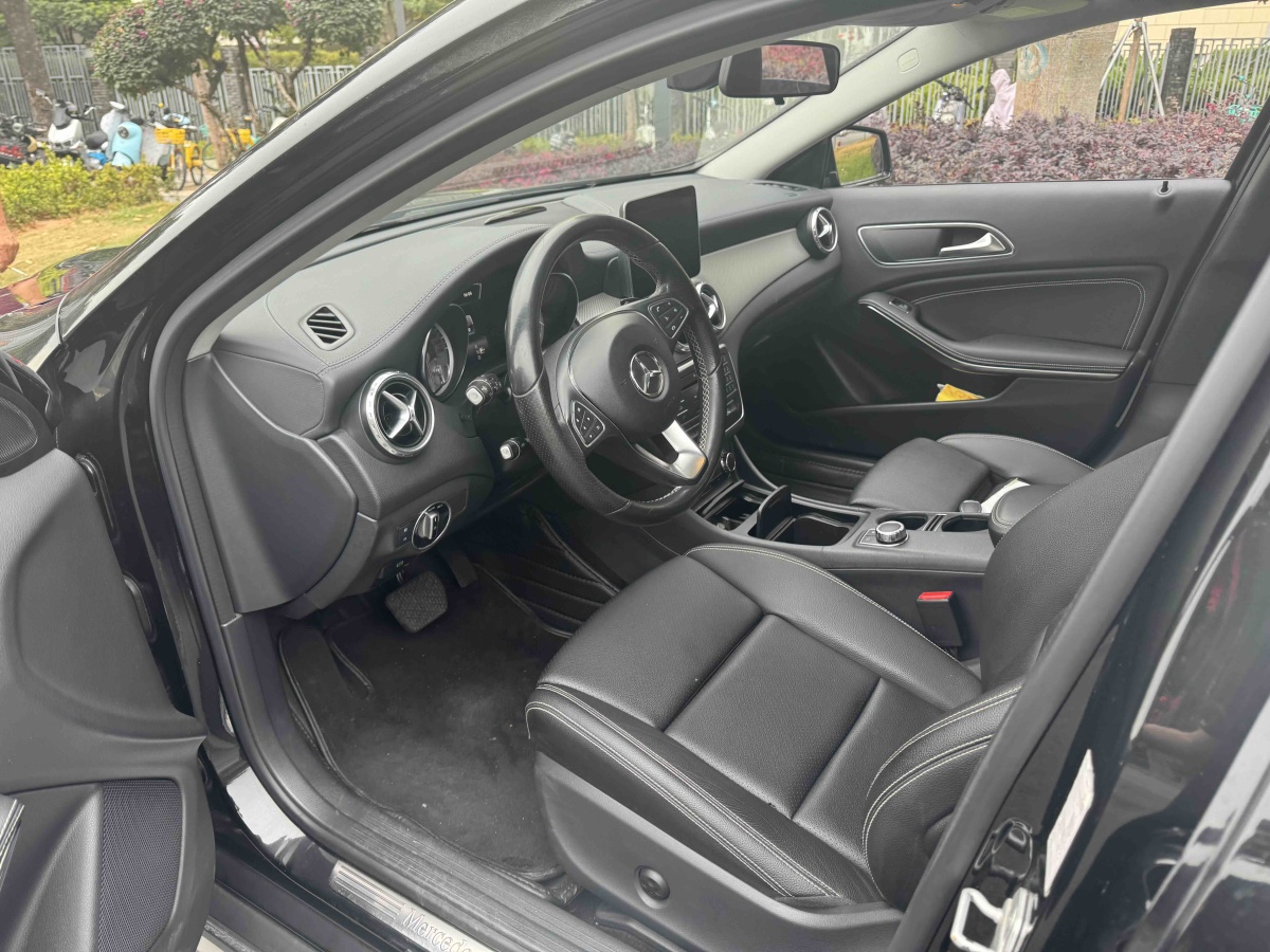 Mercedes-Benz GLA Class 2017 car image #2