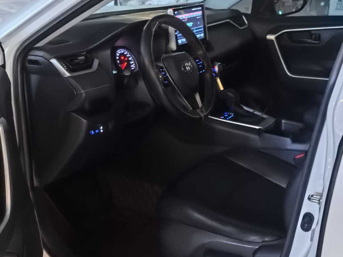 Toyota RAV4 2021 car image #2