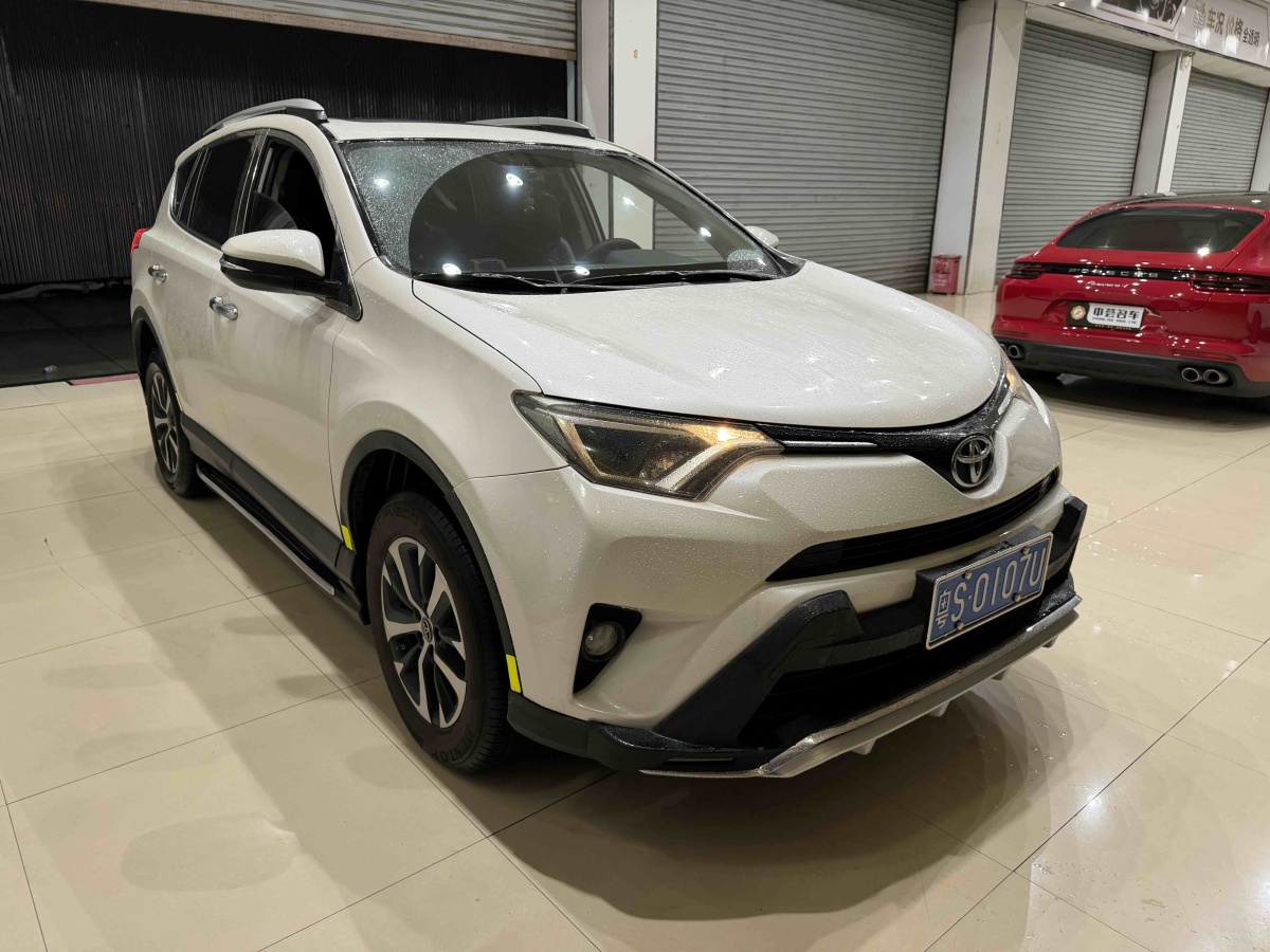 Toyota RAV4 2019 car image #2